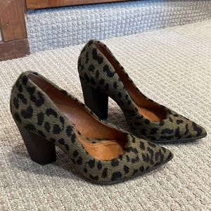 Carrano green leopard print heels size 6